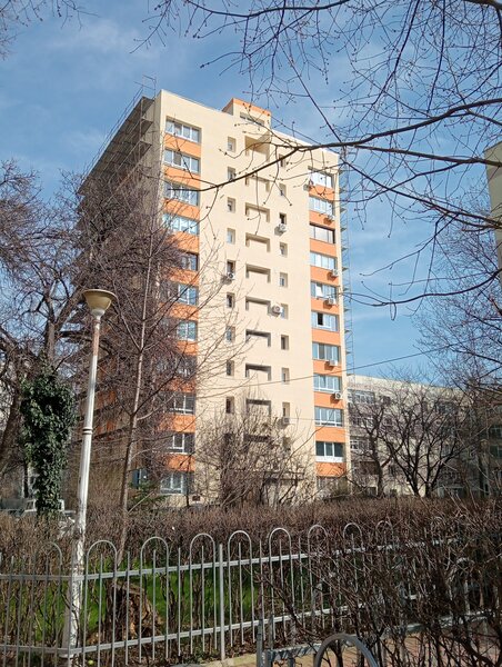 Titan, parcul Titanii, bloc anvelopat