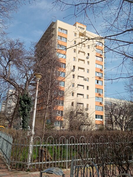 Titan, parcul Titanii, bloc anvelopat